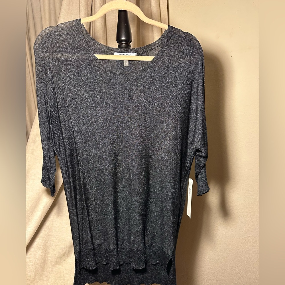 (NWT)DKNY Viscose Rayon Blouse w/fishtail hemline Color:Black /Size:M